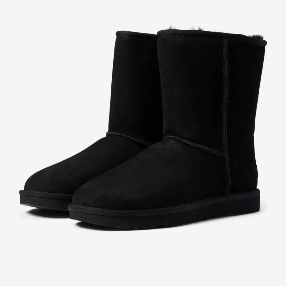 UGG Classic II Genuine Shearling Lined Short Boot size 7 (Women)